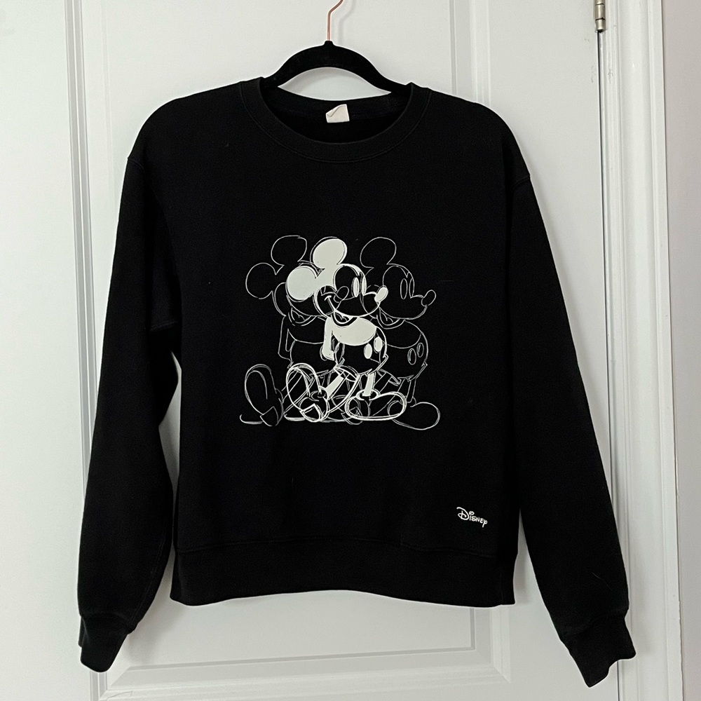 Uniqlo ~ uniqlo black mickey mouse crewneck